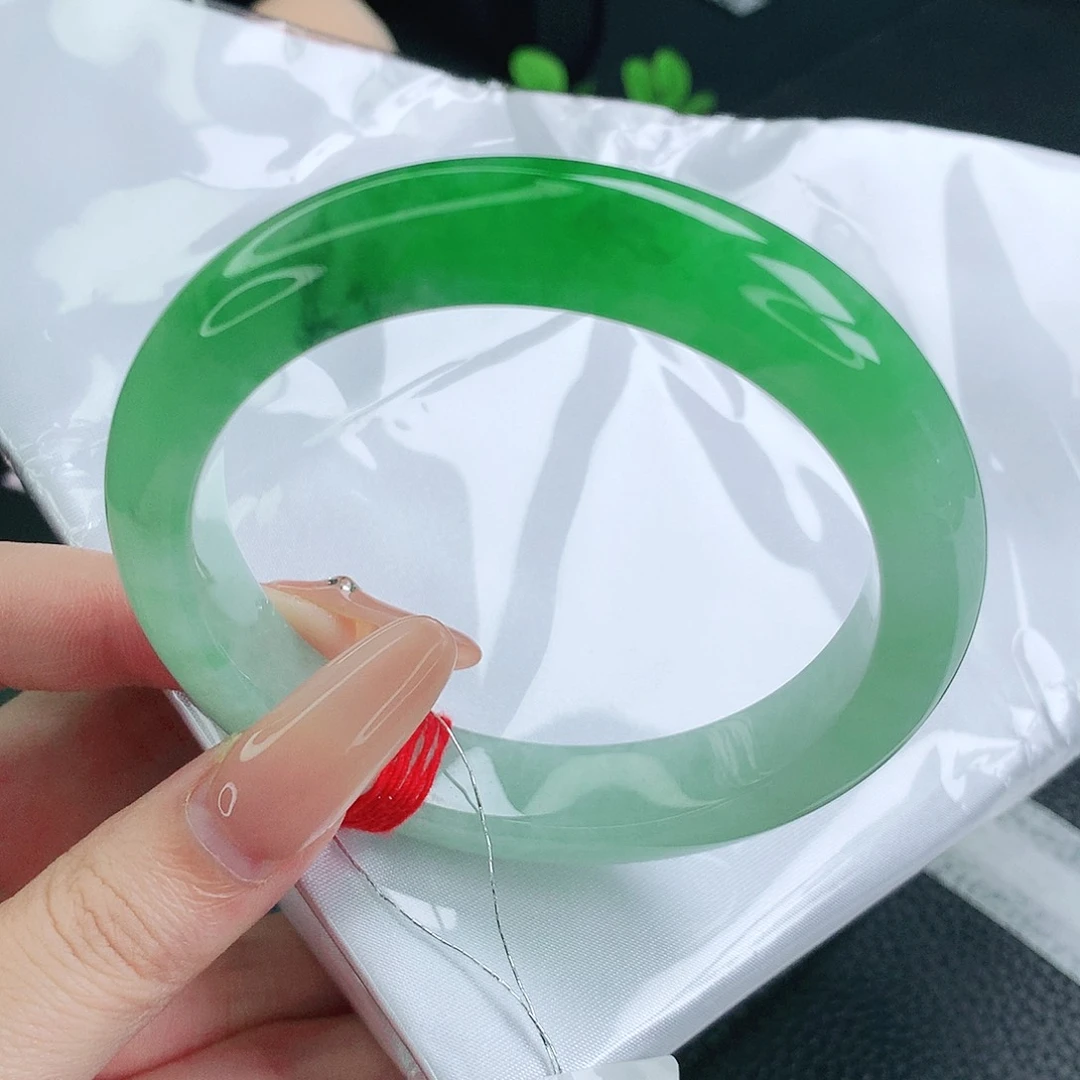 翡翠手镯未镶嵌59圈