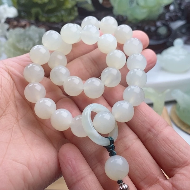 岫玉四大名手持未镶嵌