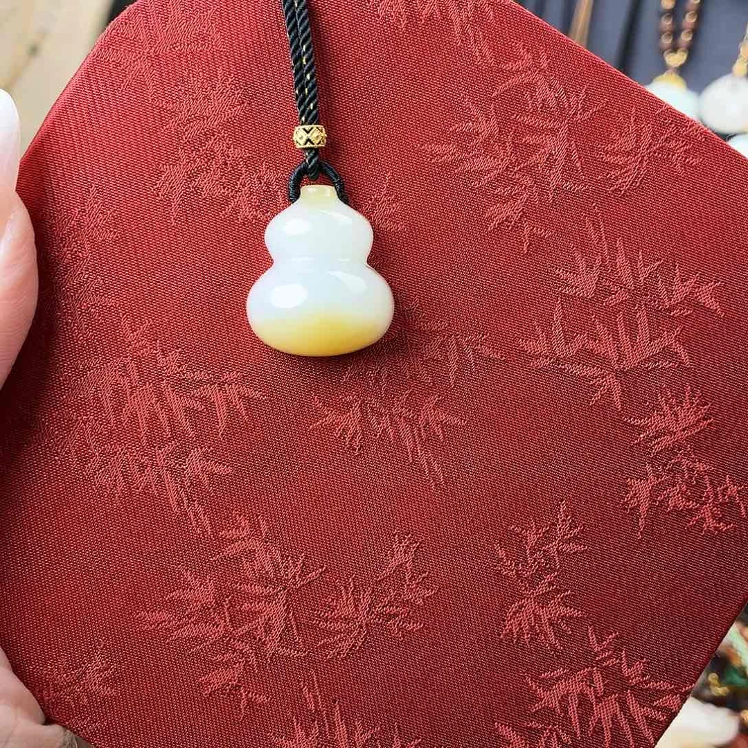 一***3和田玉18K金镶嵌颈饰