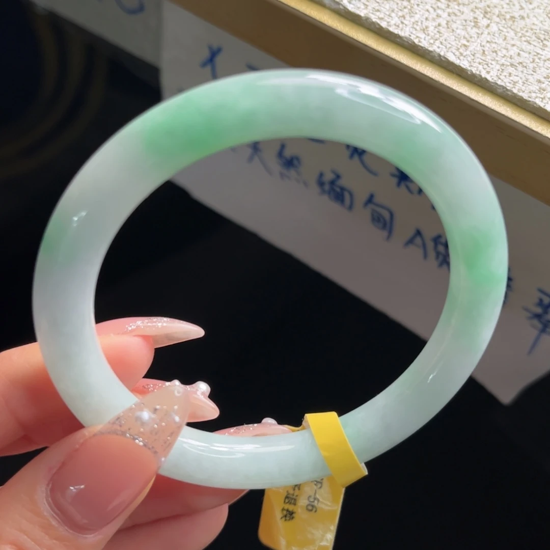 翡翠未镶嵌手镯手镯