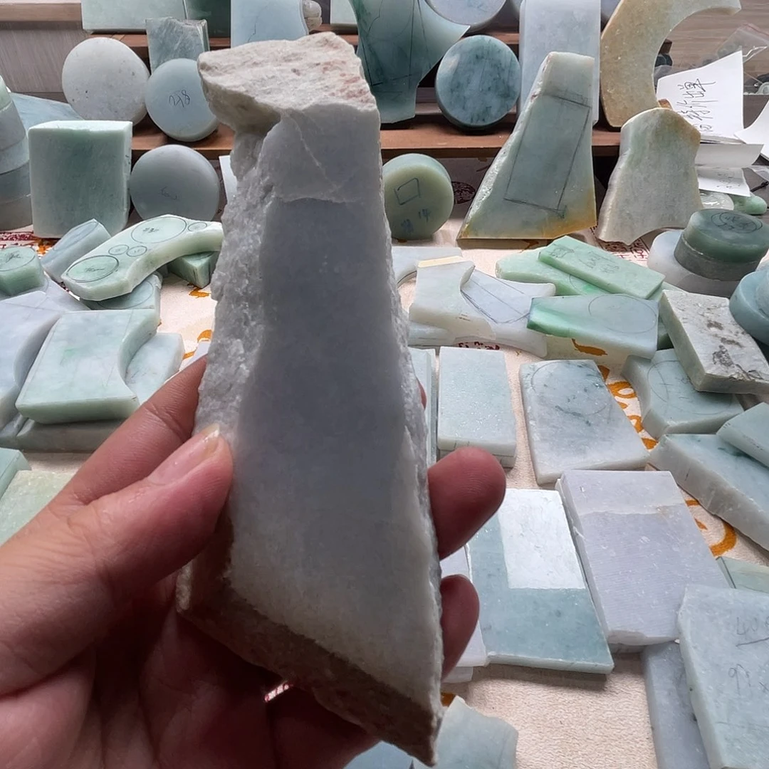 翡翠未镶嵌颈饰缅甸翡翠A货毛料