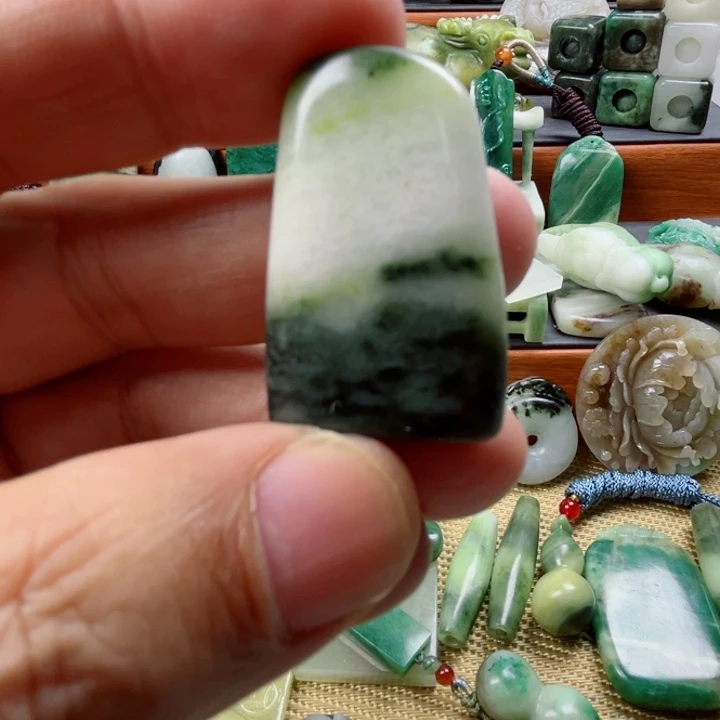 独山玉未镶嵌珠宝半成品