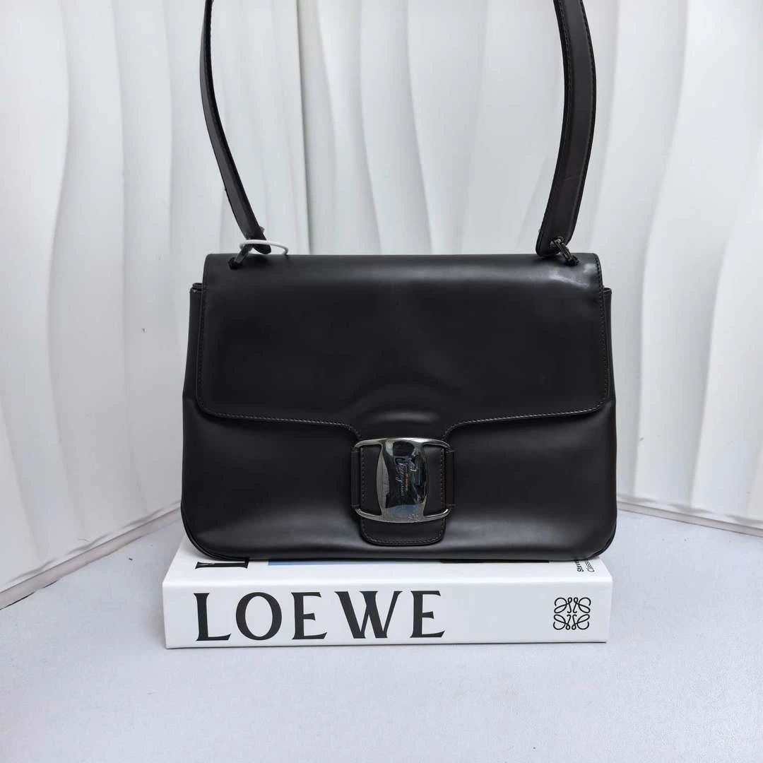 95新 FERRAGAMO/菲拉格慕 黑色 腋下单肩包15001534