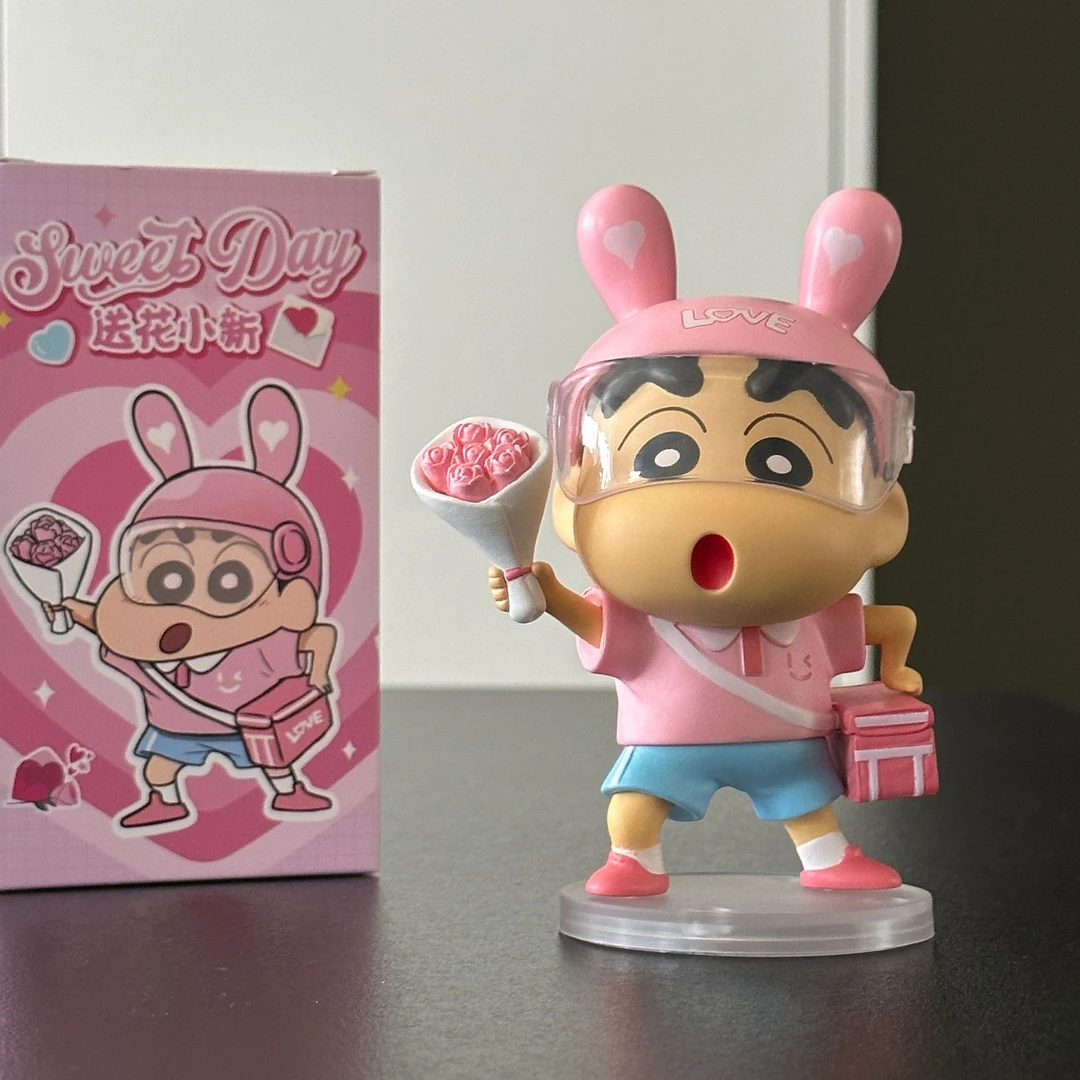 蜡笔小新送花模型外卖小新动漫手办网红潮玩桌面摆件520礼物玩偶