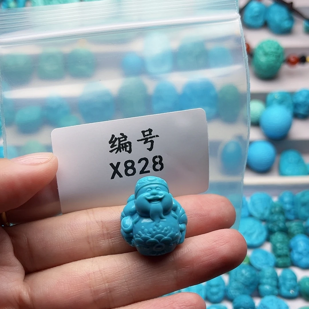 咱***儿绿松石未镶嵌天然原矿雕刻绿松石