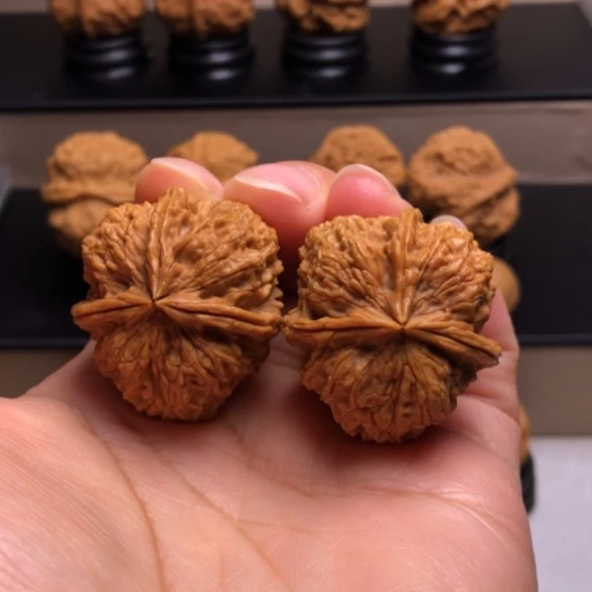 文玩核桃把件三楞1