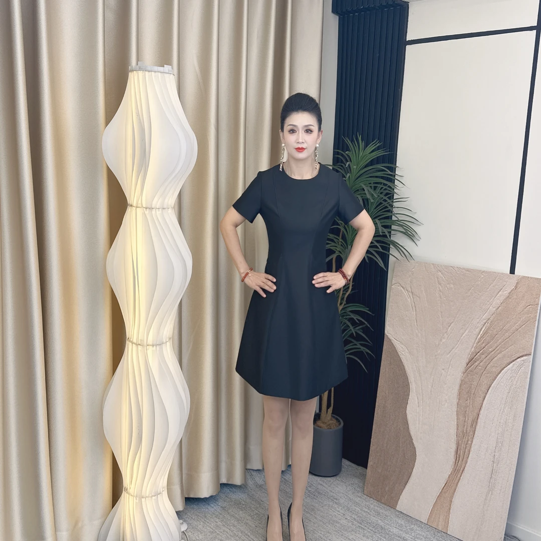 C177夏季纯色常规连衣裙收腰设计师轻奢裙子黑色时尚显瘦气质女士