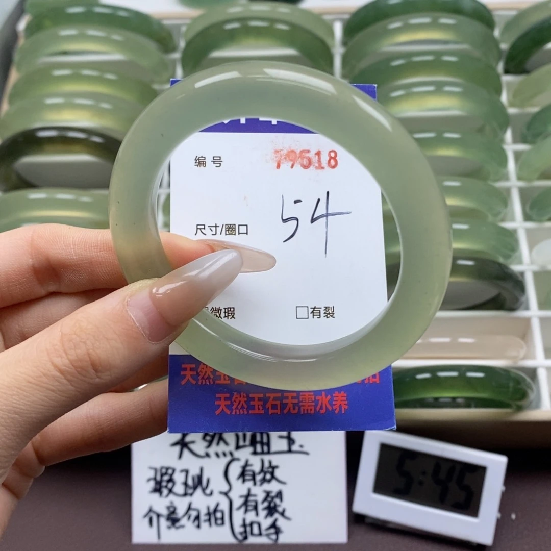 蛇纹石玉手镯未镶嵌