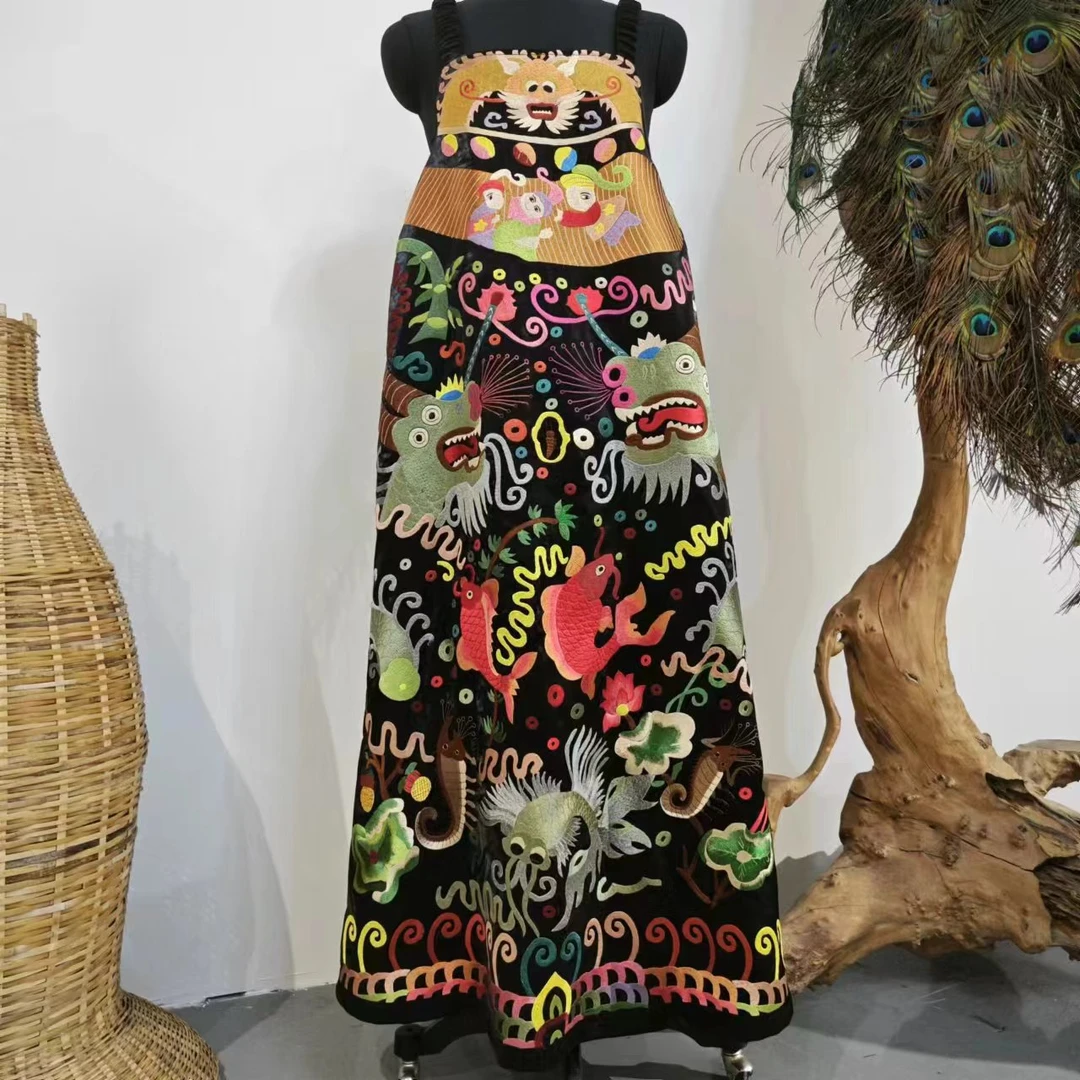 （LK110-2）凤徕兮私人定制黑底图腾刺绣背带裙