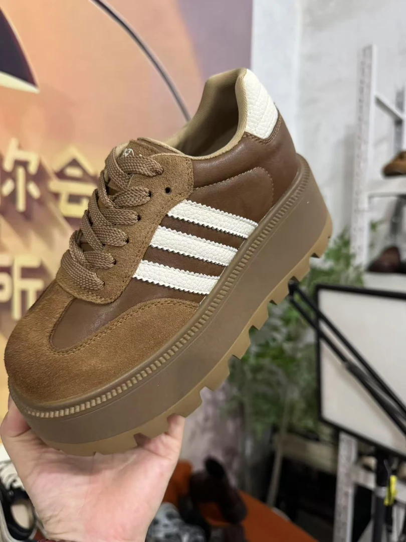 1533货号时尚女鞋超软超轻休闲款