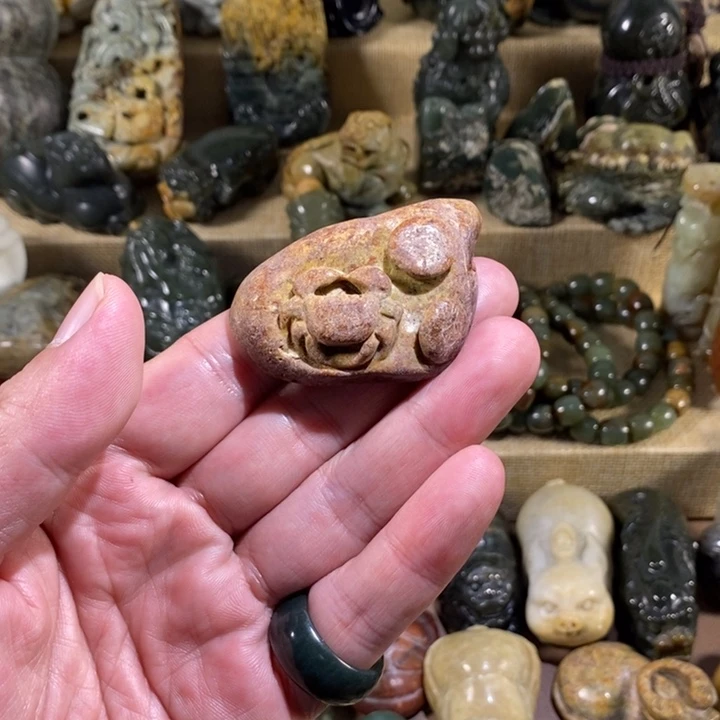 透闪石质玉未镶嵌挂件