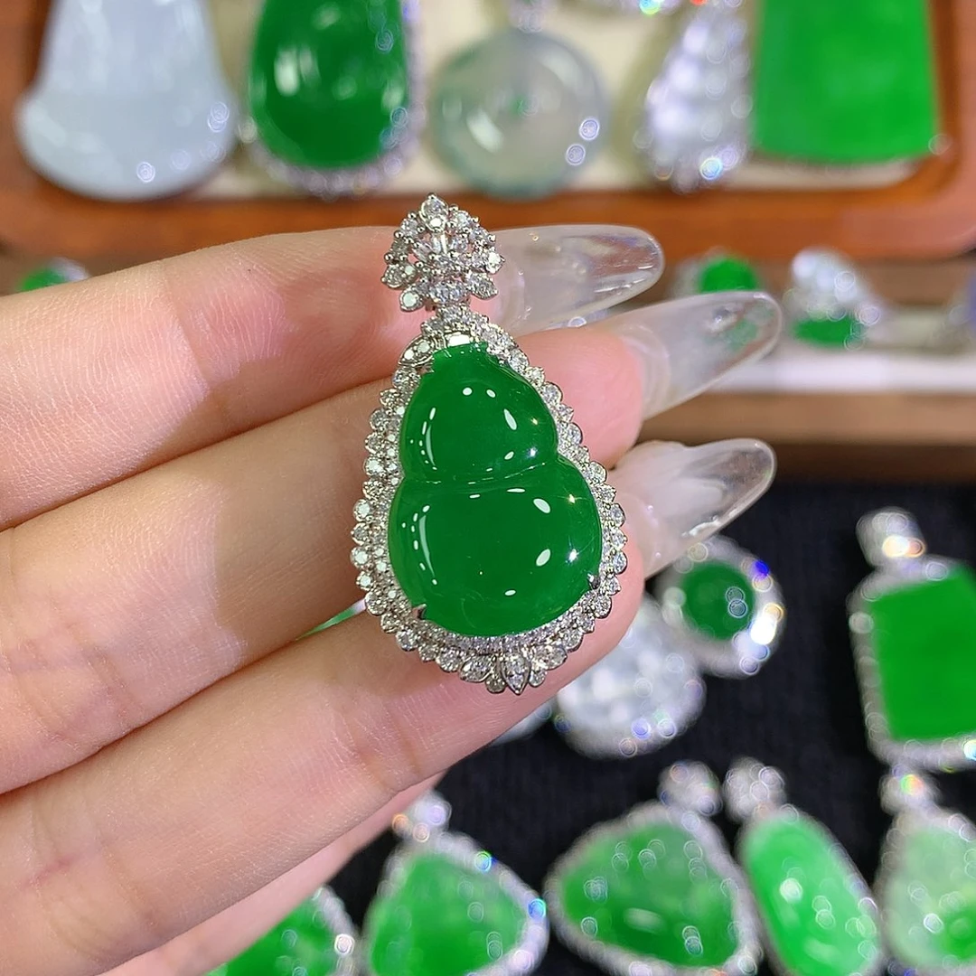 翡翠18K金镶嵌颈饰8888888