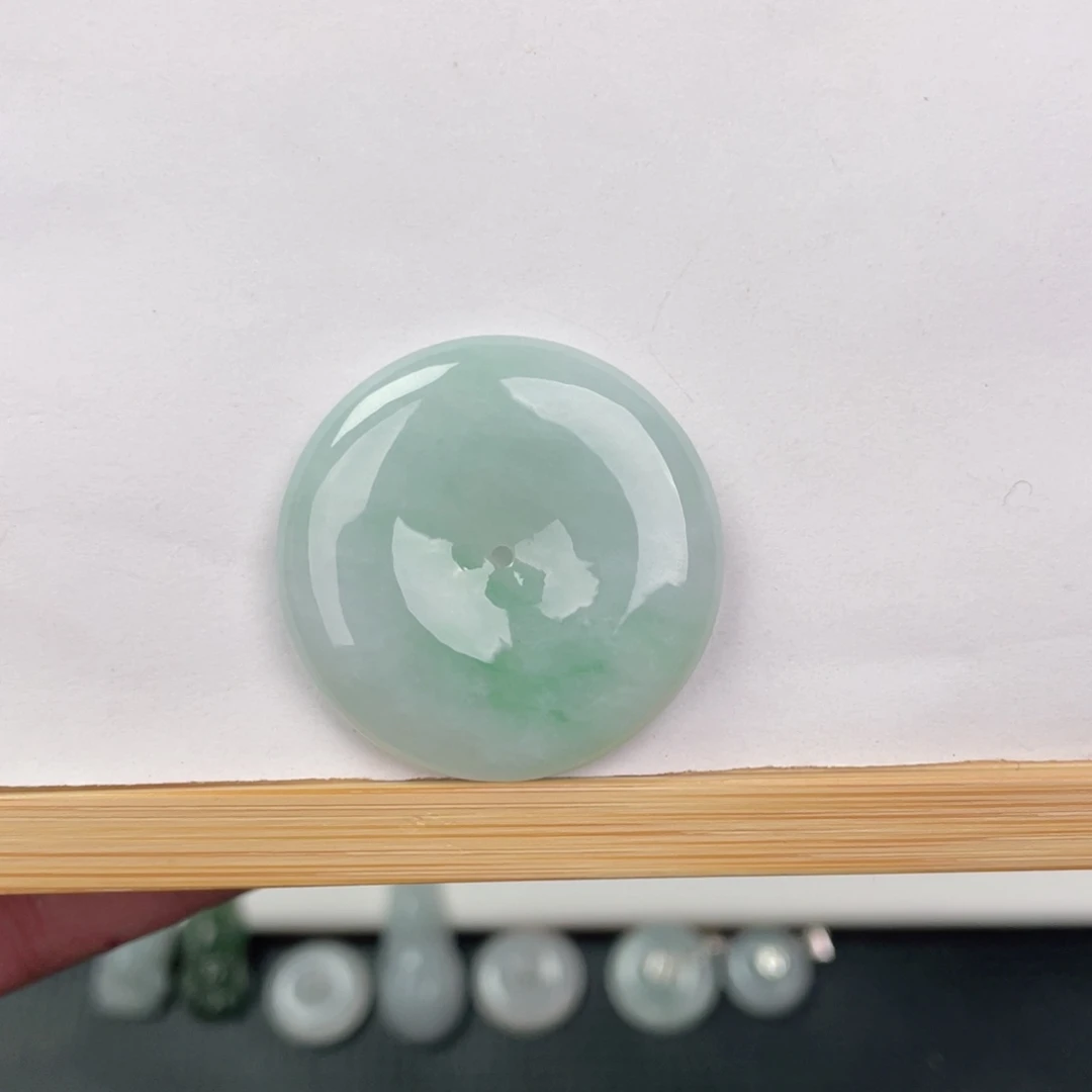 翡翠未镶嵌颈饰平安扣