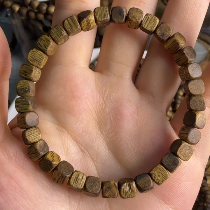 沉香碎屑沉香莺歌绿奇楠小方珠