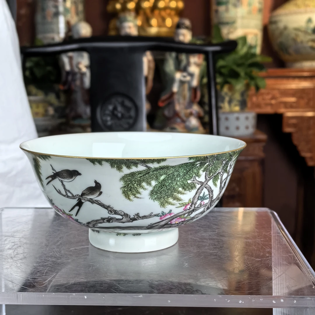 清 粉彩杏林春燕赏碗