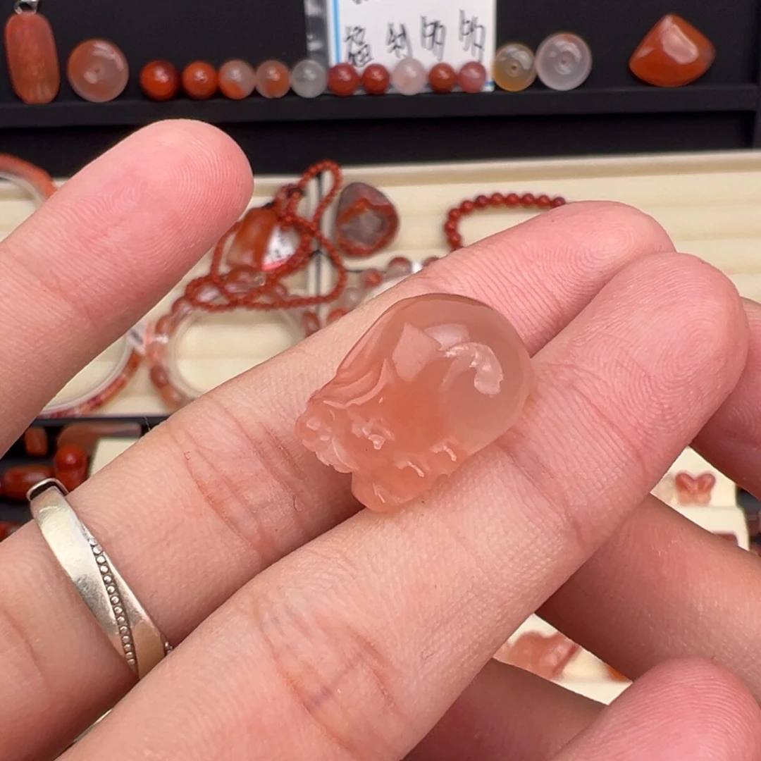 南红玛瑙未镶嵌川料貔貅