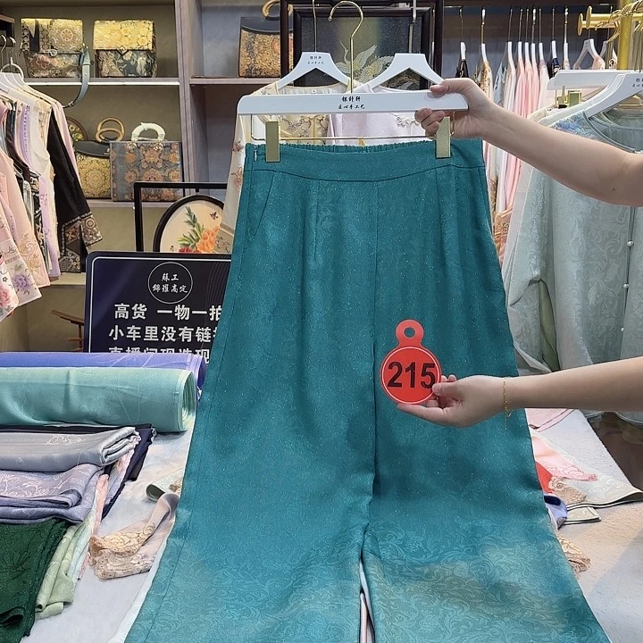 德***蕾非遗传承人的精神风貌