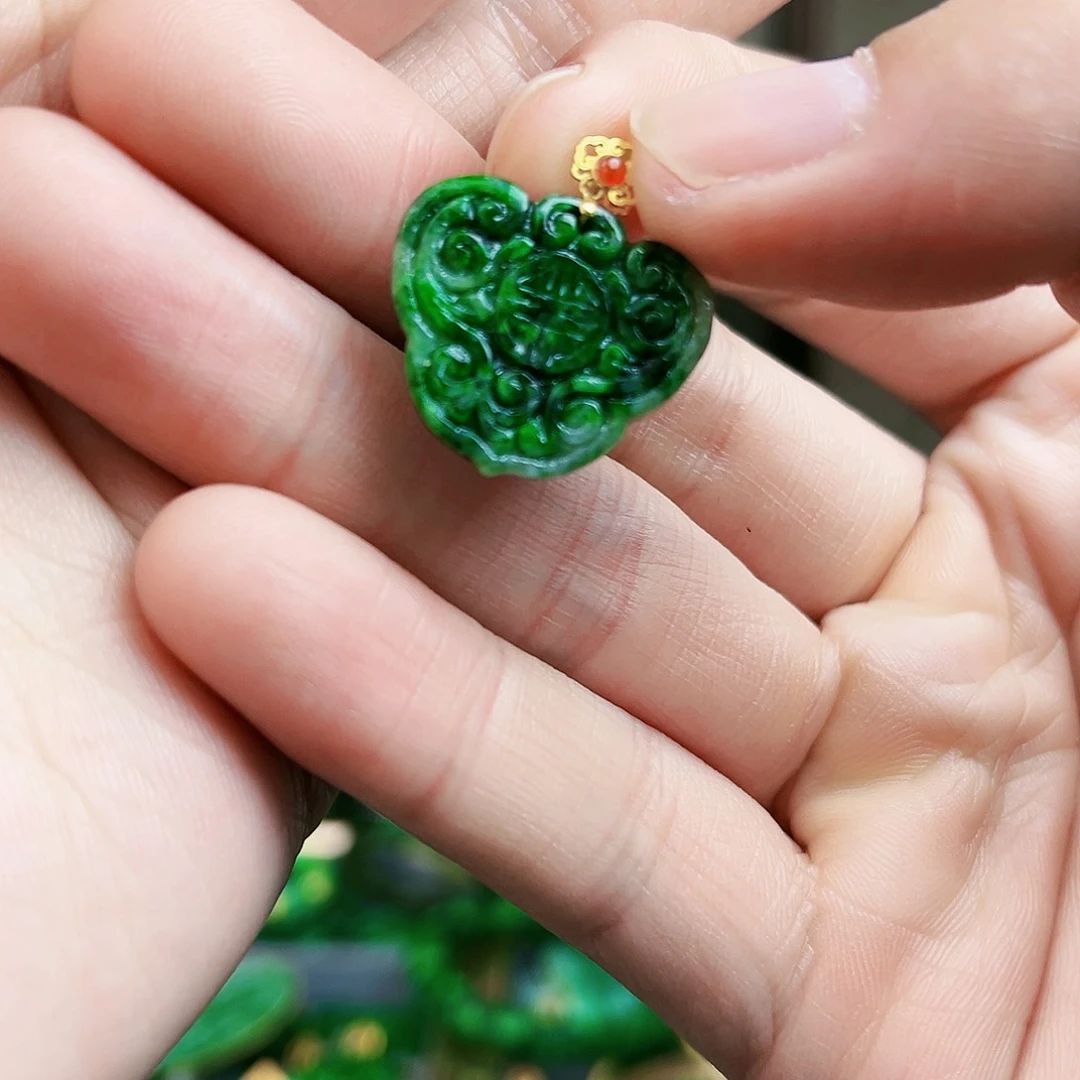 翡翠颈饰18K金镶嵌吊坠