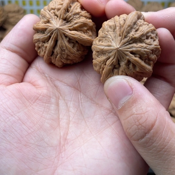 文玩核桃吊坠雨花是四愣全品
