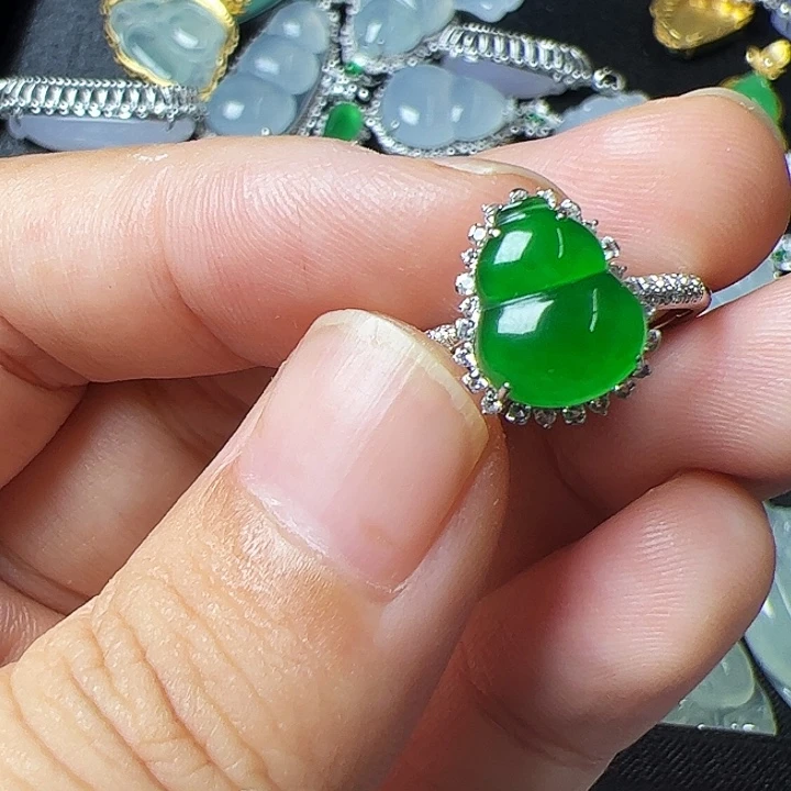 翡翠18K金镶嵌戒指