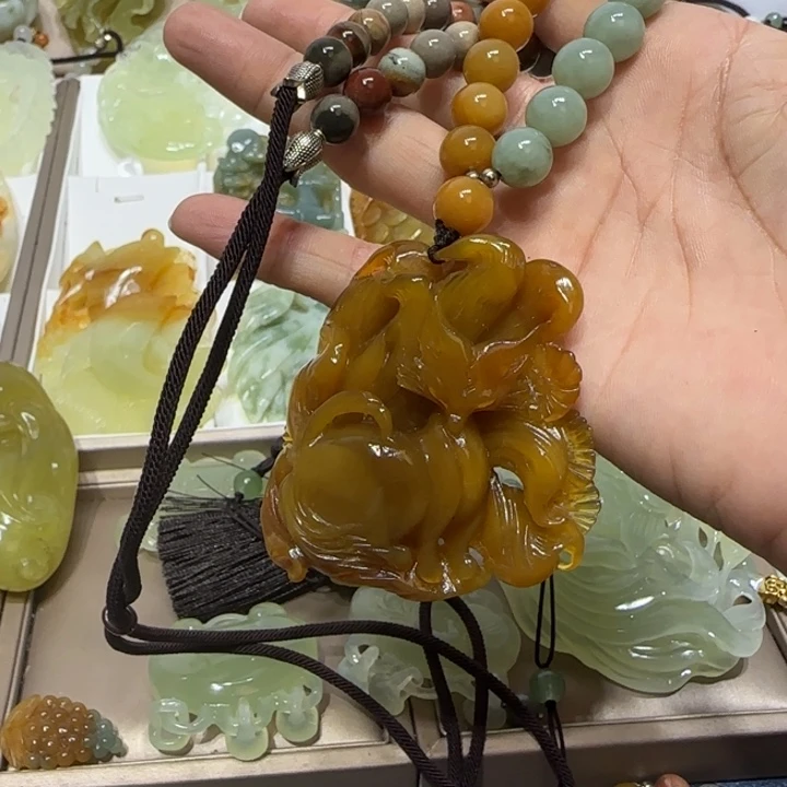 蛇纹石玉吊坠未镶嵌洁**玉