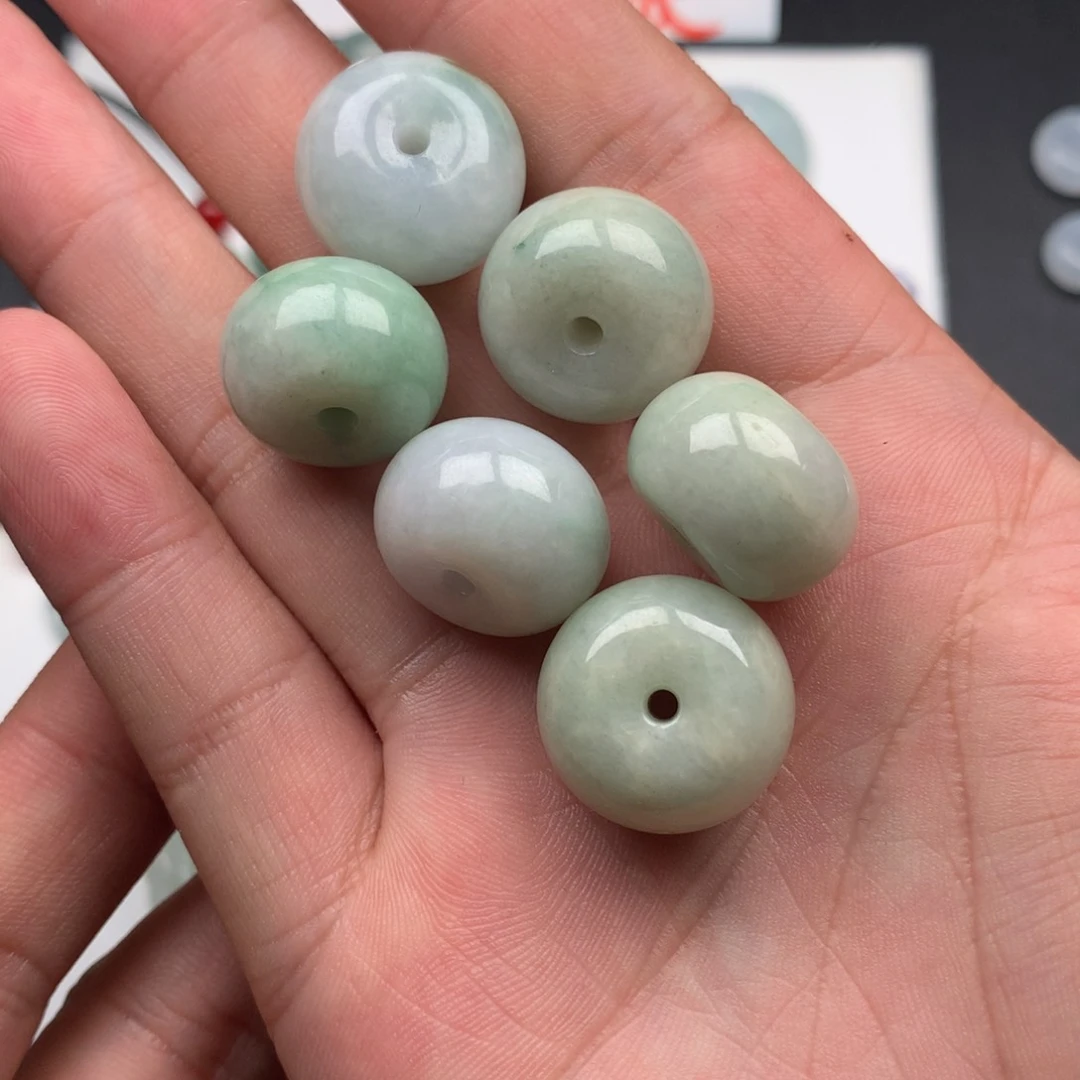 翡翠颈饰未镶嵌如***玉