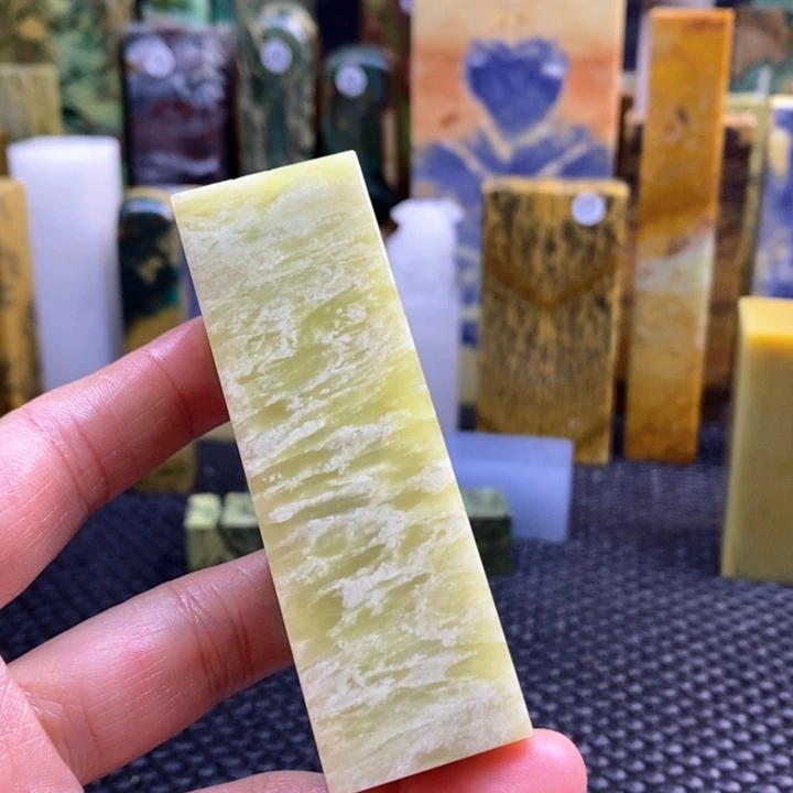 青田石蜗**行青田石印章石