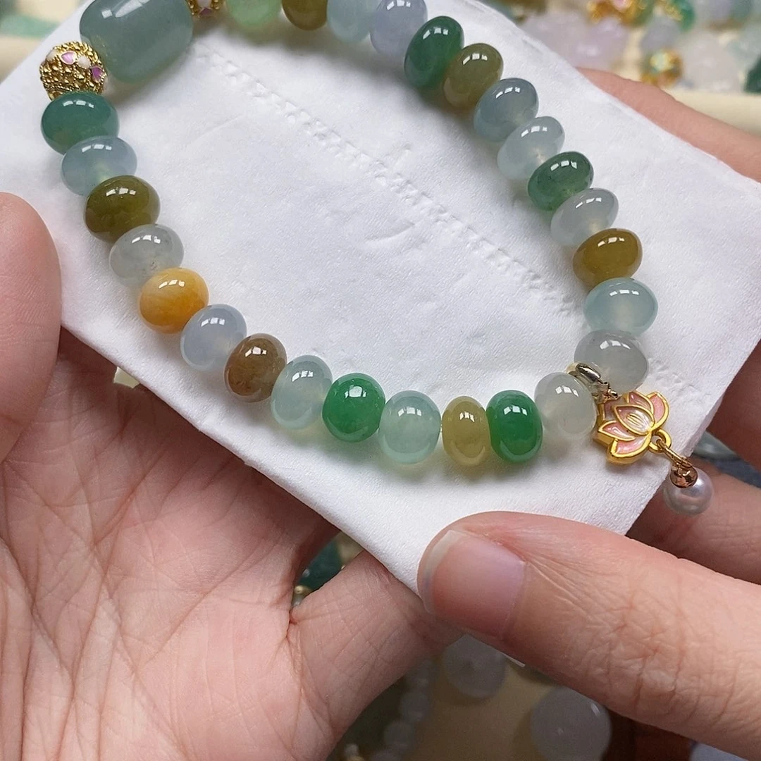 翡翠未镶嵌颈饰?***?闪