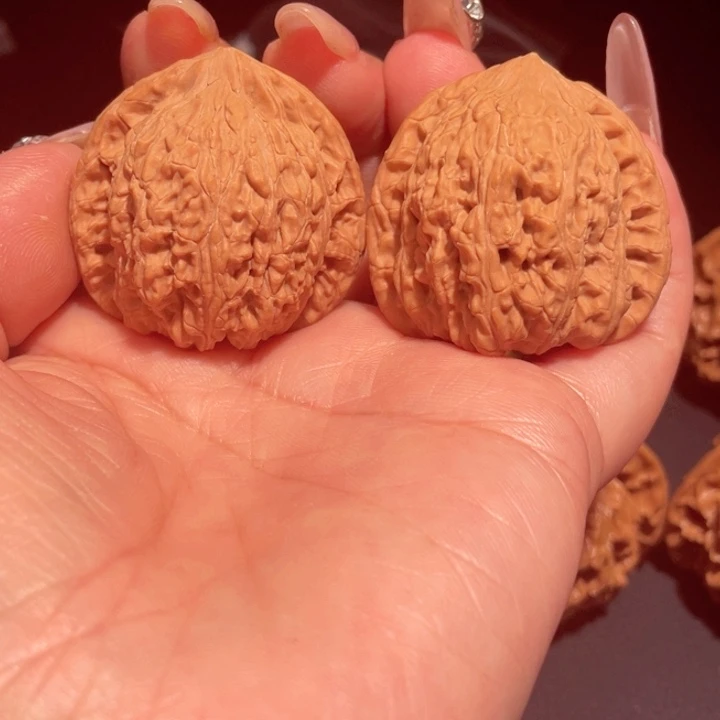 文玩核桃把件绣球39