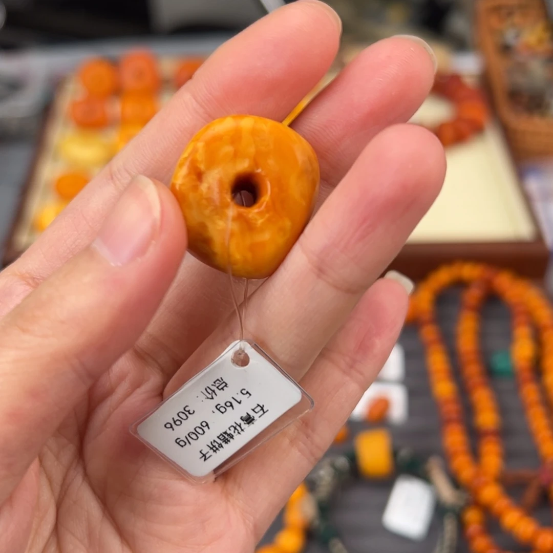 琥珀裸石未镶嵌北****儿定制