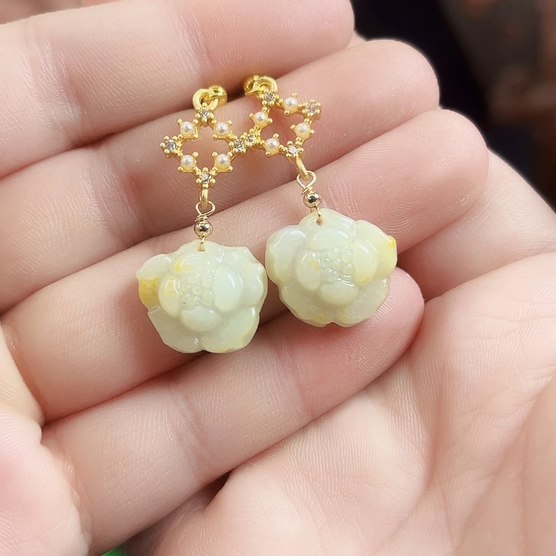 翡翠颈饰未镶嵌耳饰