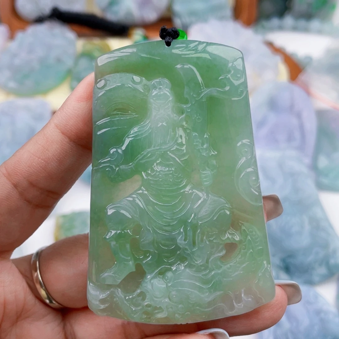 翡翠未镶嵌颈饰关公