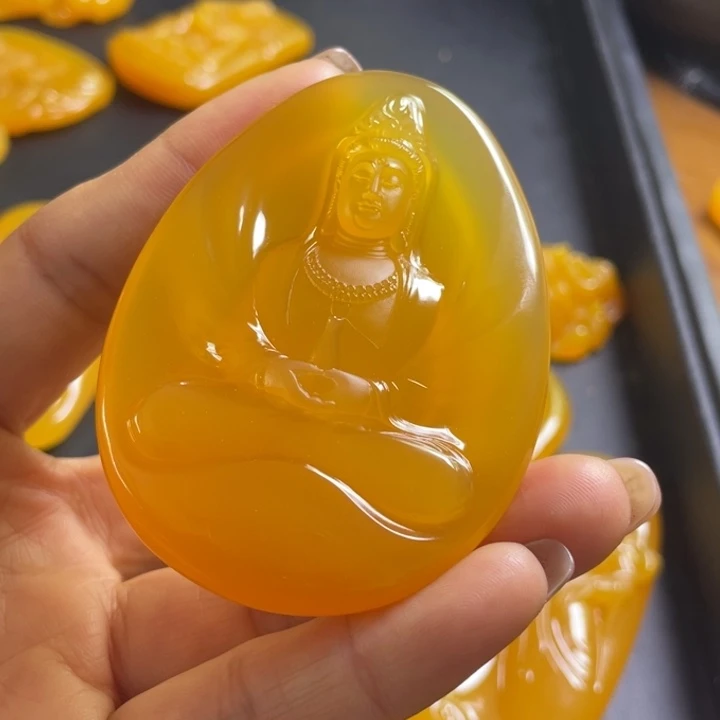 未镶嵌石英质玉（黄龙玉）挂件