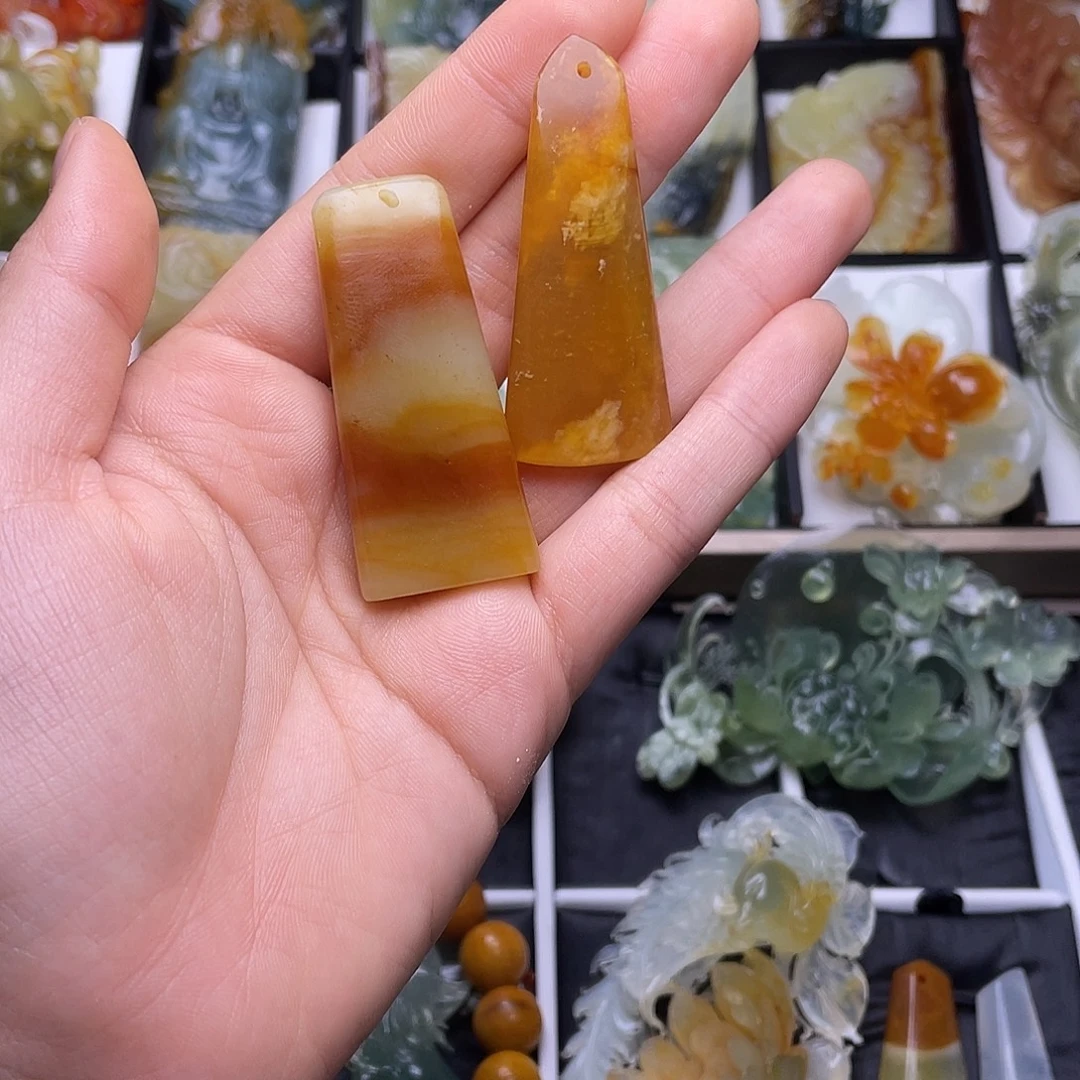 蛇纹石玉未镶嵌颈饰