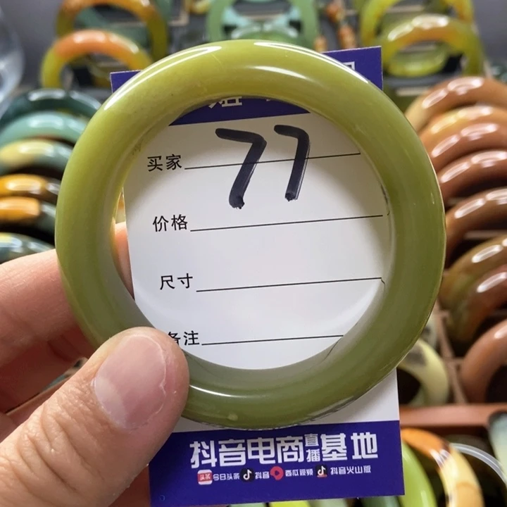 蛇纹石玉手镯未镶嵌逛**吃