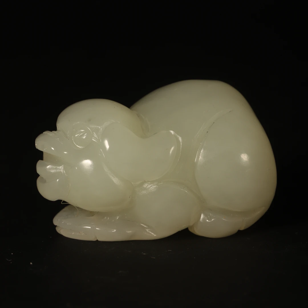 Lot48 清代和田玉瑞兽把件