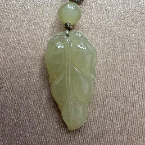 天然和田玉金枝玉叶吊坠