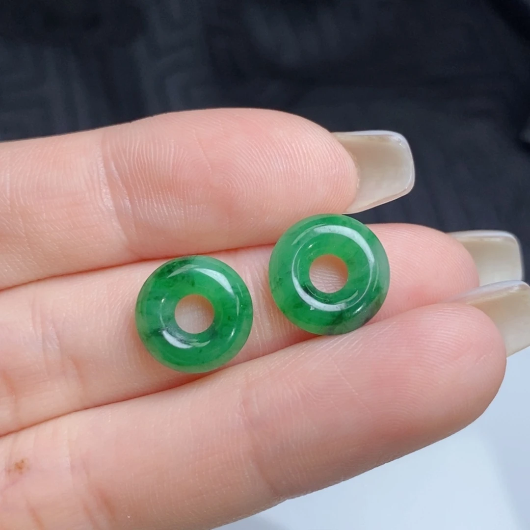 白***扣翡翠未镶嵌耳饰甜甜圈