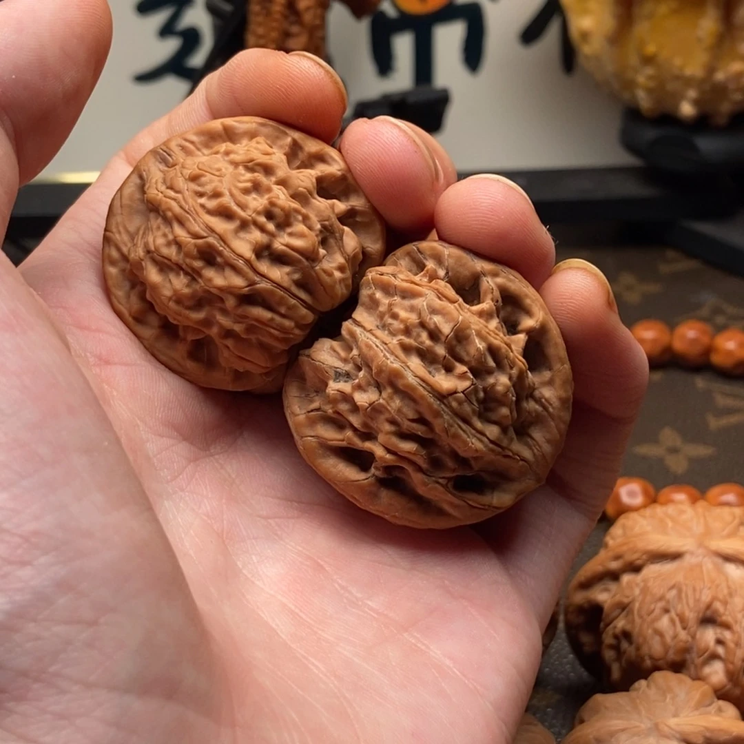 @***了文玩核桃吊坠虎头奔