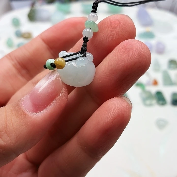 颈饰未镶嵌翡翠柿子