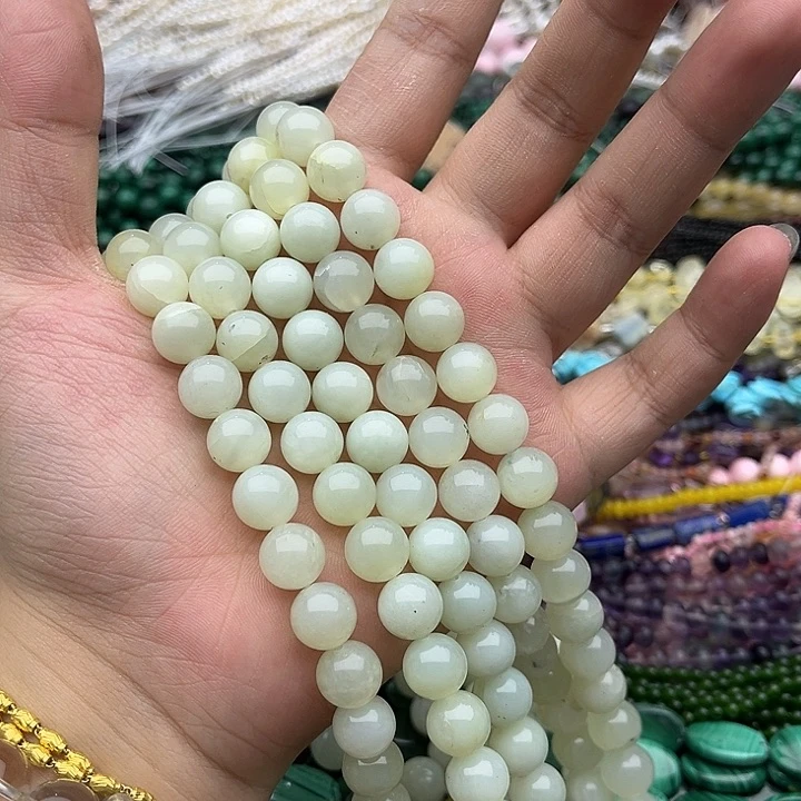 玛瑙/玉髓未镶嵌珠宝半成品一条10mm左右岫玉几颗有瑕