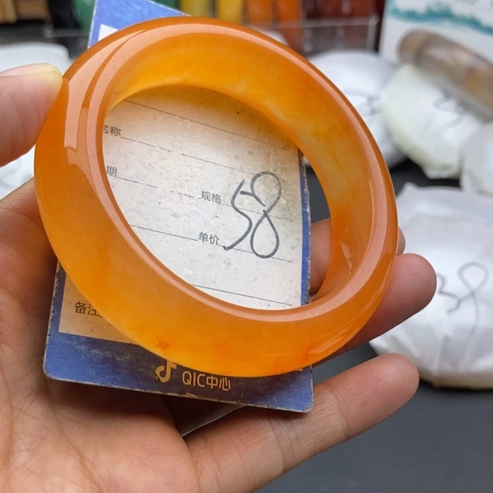 未镶嵌手镯石英质玉
