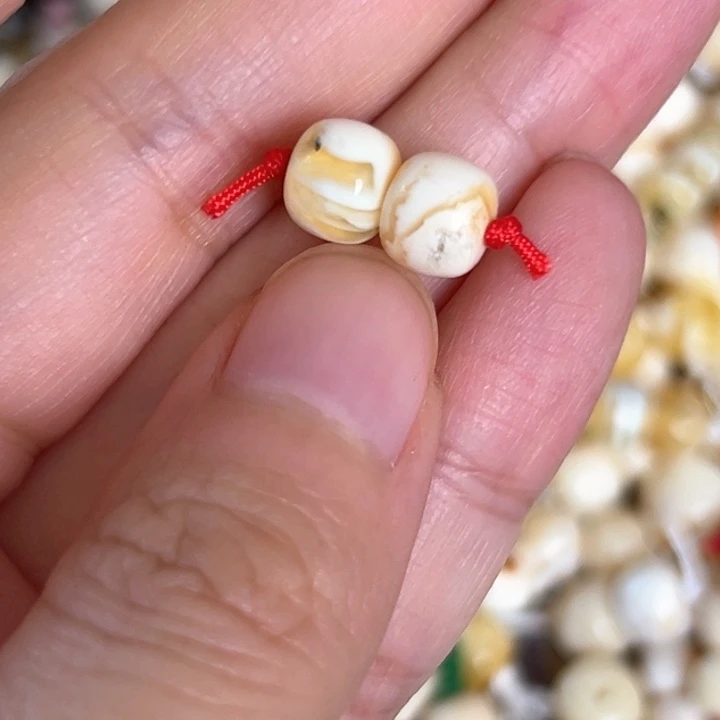 未镶嵌蜜蜡裸石7.5mm一对