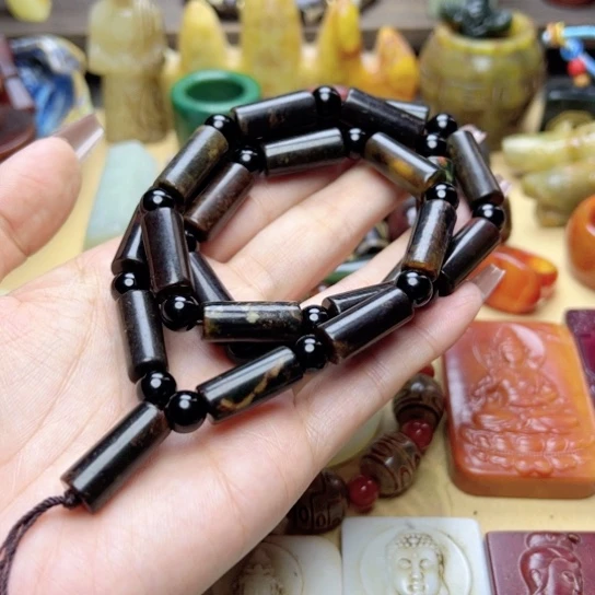 蛇纹石玉未镶嵌颈饰