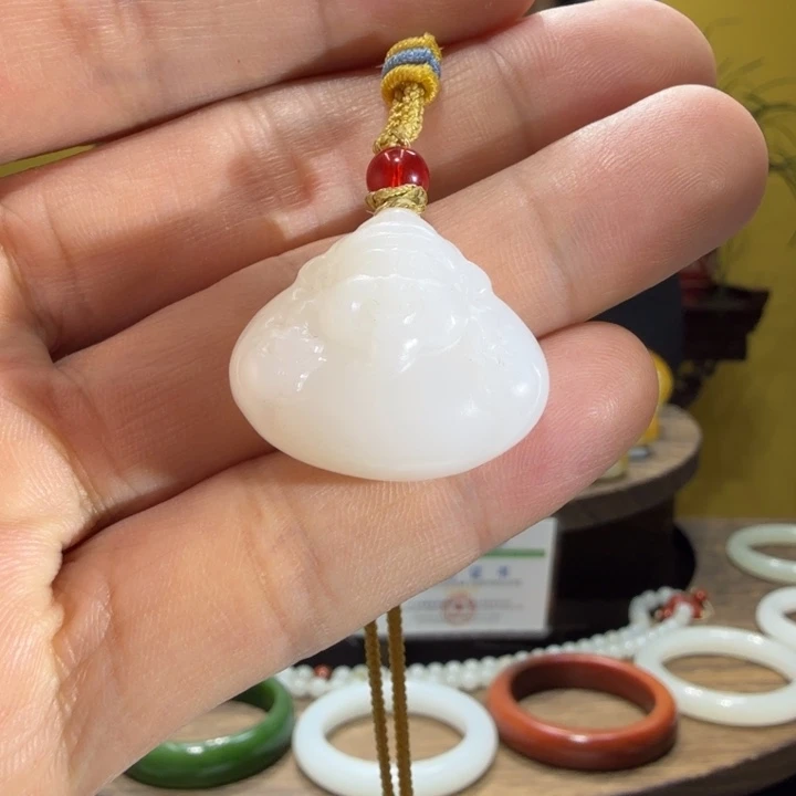 颈饰未镶嵌和田玉