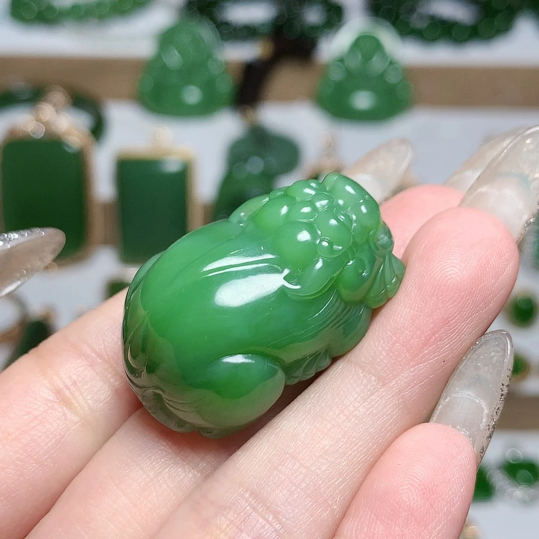 颈饰未镶嵌和田玉（碧玉）