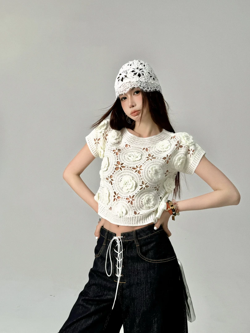 婉君【小钩花正反可穿】镂空设计感印花修身短款上衣LWJ25A1T296