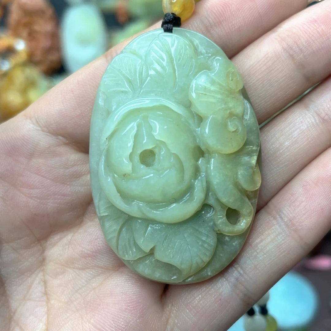 蛇纹石玉颈饰未镶嵌