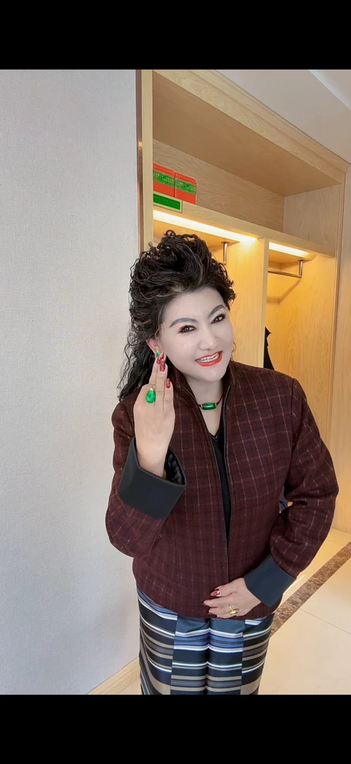 新款呢子格子外套酒红色