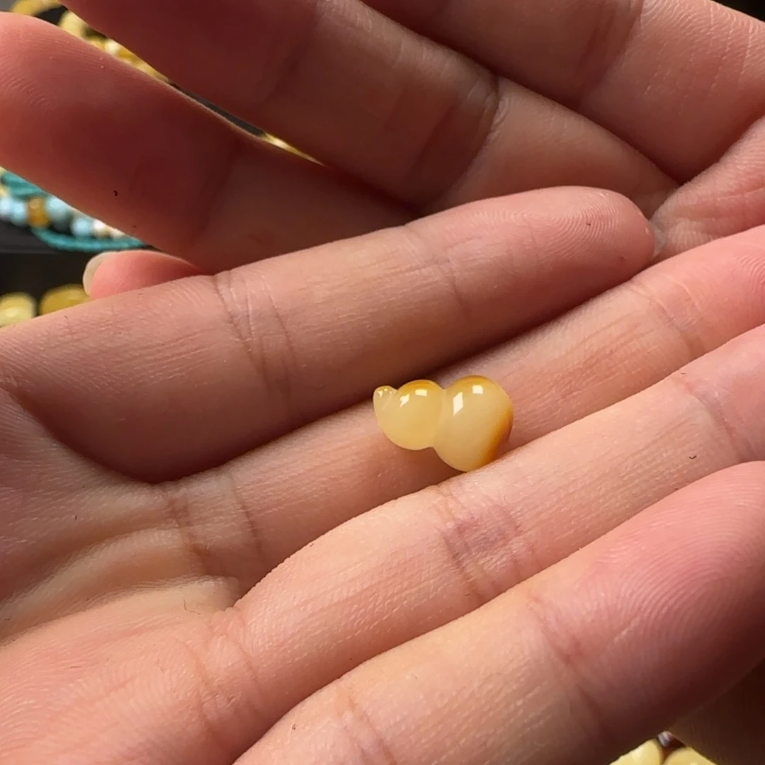 W***w蜜蜡未镶嵌颈饰蜜蜡俏色葫芦迷你
